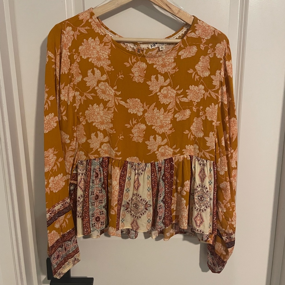 Long sleeve lightweight slightly cropped blouse